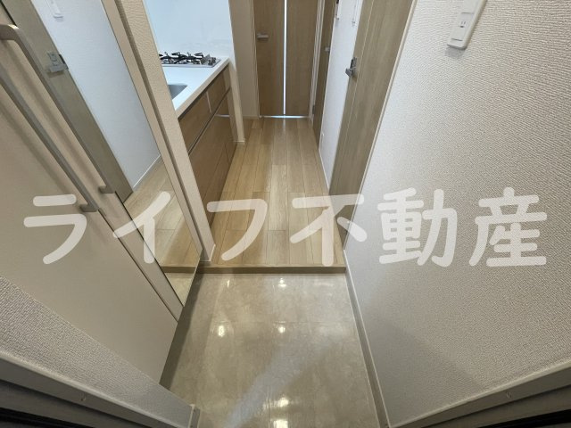 カーサ・オストロの玄関|収納もある玄関です