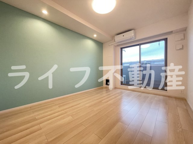 カーサ・オストロの居間・リビング|こちらの居間で趣味の時間をお楽しみください