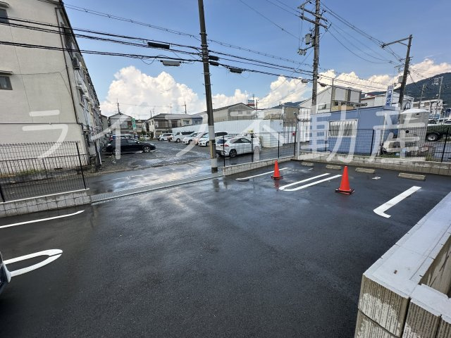 ランプタウンの駐車場|駐車場があるので、車を買う予定の方も安心です