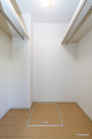 プティヴィルの収納|ウォークインクローゼット