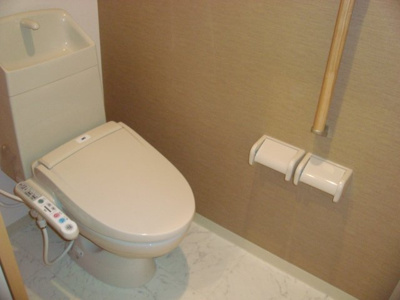 【トイレ】 | ブリリアント・ベリー | シャワー付トイレです