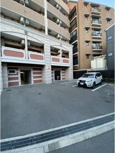 Luxe天王寺の駐車場