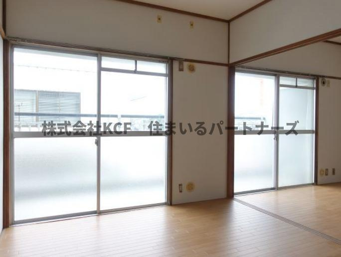山本ビルの居間・リビング|ゆったり過ごせるリビングです