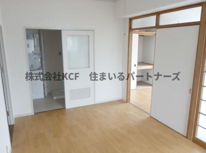 山本ビルの居間・リビング|こちらの居間で趣味の時間をお楽しみください