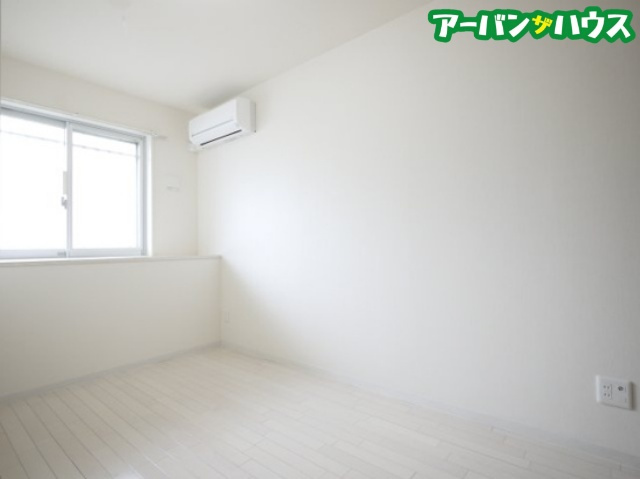 HILLTOP津島の洋室
