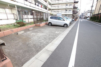 ★敷地内駐車場★（空き状況・使用料等詳細はご確認下さい）