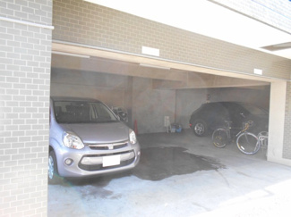★敷地内駐車場★（空き状況・使用料等詳細はご確認下さい）