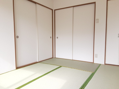 バルコニーに面した6帖和室