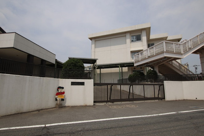 川崎市立久地小学校まで900ｍ