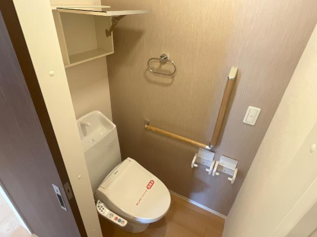 ルミエール　ハイツ石兼のトイレ|シャワー付トイレ