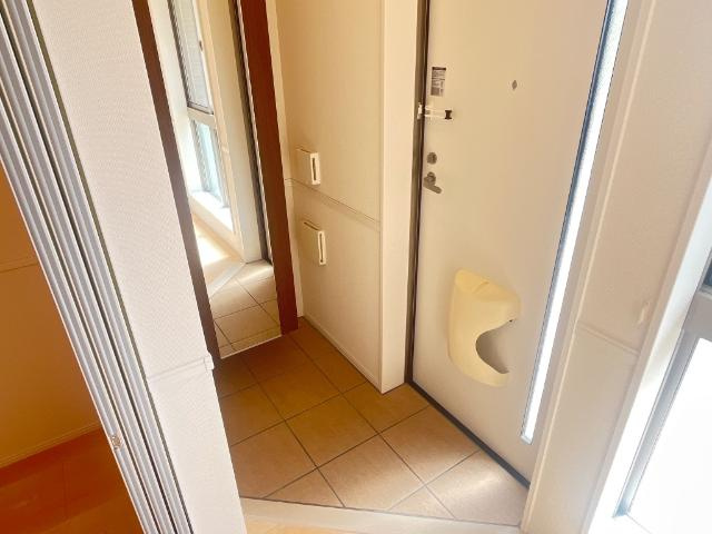 ルミエール　ハイツ石兼の玄関|玄関