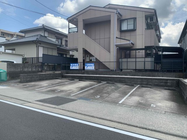 ファースト３６の駐車場