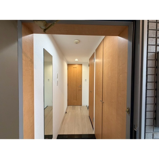 ザ・レジデンス神田美倉町の玄関