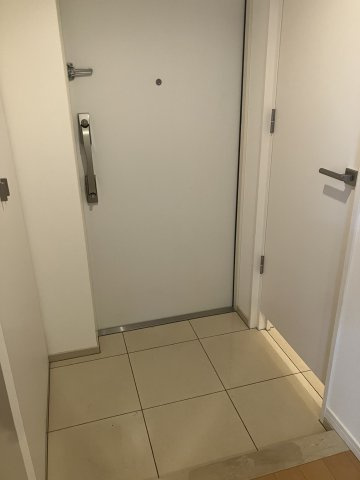プライムメゾン南2条の玄関