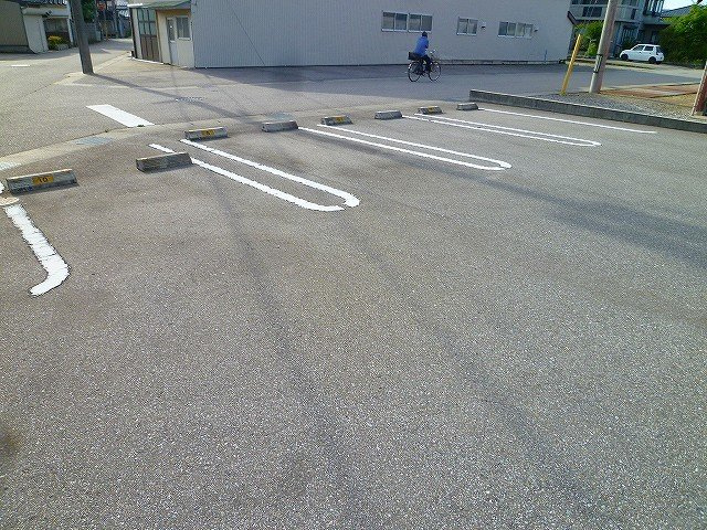 グッデェィズ　Ⅱの駐車場