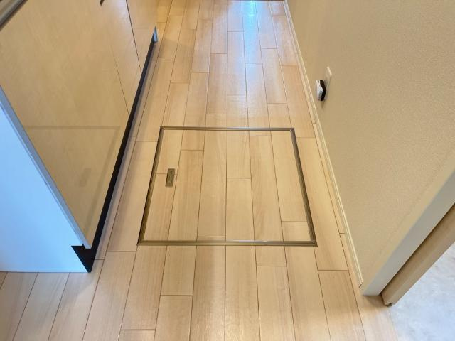エスポア２３４の玄関|床下収納