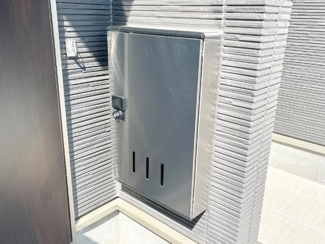 東久留米市浅間町　アパート新築工事の設備|宅配ボックス（イメージ）