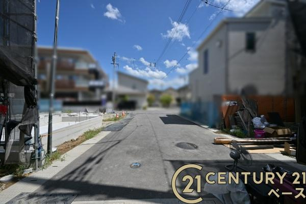 天理市平等坊町 ２号棟 ／新築一戸建の前面道路含む現地写真|■現地撮影写真■前面道路約６ｍと広々開放的です！