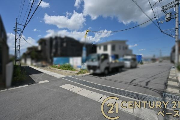 天理市平等坊町 ３号棟 ／新築一戸建の前面道路含む現地写真|■現地撮影写真■前面道路約６ｍと広々開放的です！