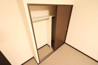 【内装】 | レオネクストかのう | 大型クローゼットにより女性の方でも収納が安心