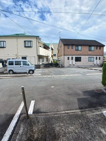 ラシーヌⅢ四番館の駐車場