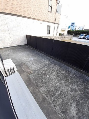 ラシーヌⅢ弐番館の庭
