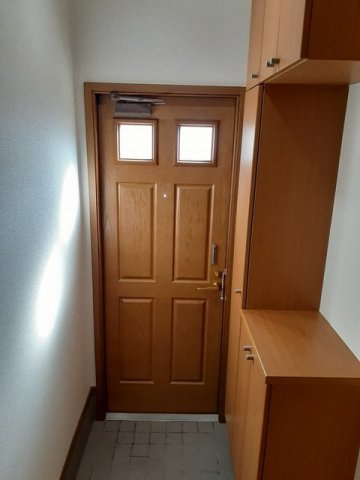 ラシーヌ壱番館の玄関