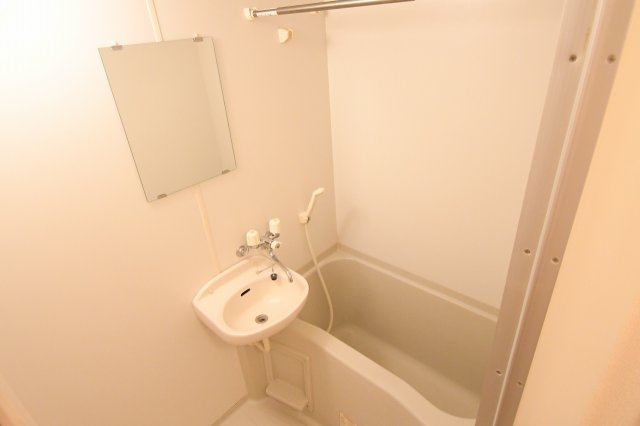 レオパレスＦｌａｔ新栄の浴室