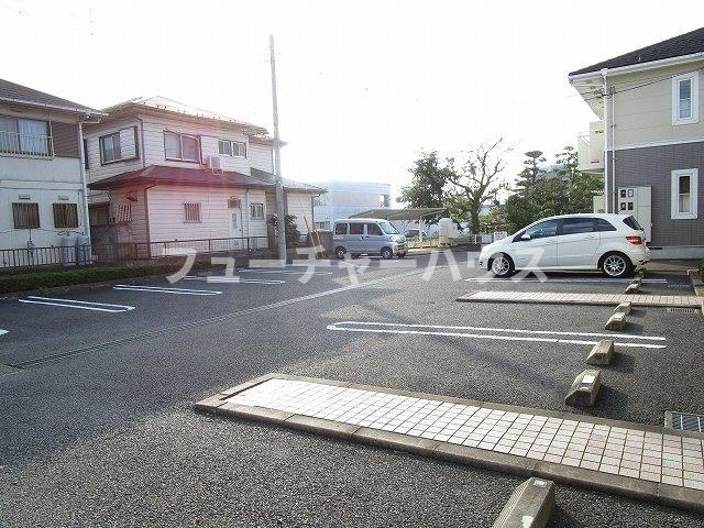 ラポールＡの駐車場|駐車場があります