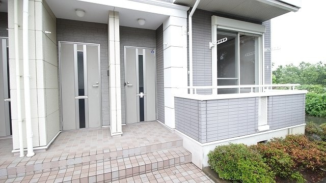 ラポールＡのエントランス|ゆとりのあるエントランスです
