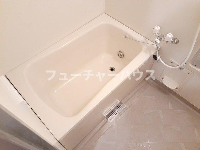 ヴィラ・アベニールの浴室|落ち着いた空間のお風呂です