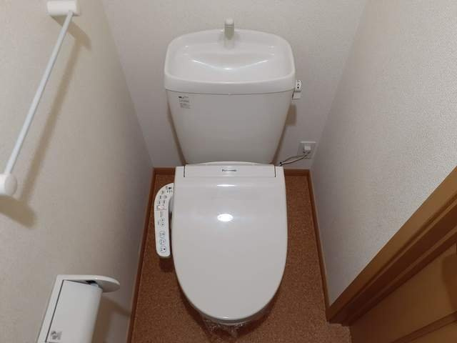 ベル・コリーヌＡのトイレ|落ち着いた色調のトイレです