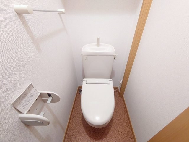 ヴィラフューゲル　Ⅲのトイレ|落ち着いたトイレです