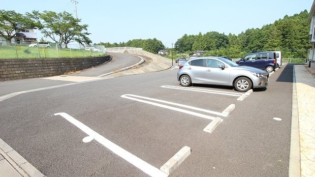 グランドノーブル松山　Ａの駐車場
