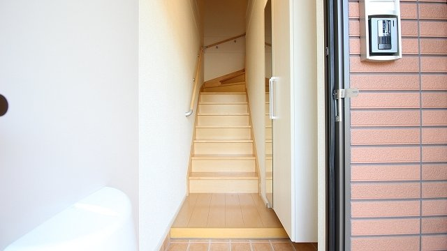 グランドノーブル松山　Ａの玄関