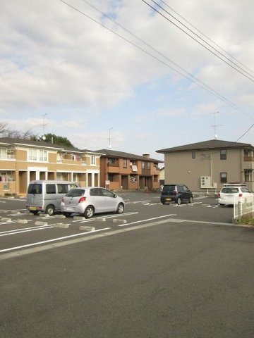 クレアーレ　Ｃの駐車場