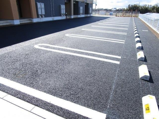 プレインの駐車場