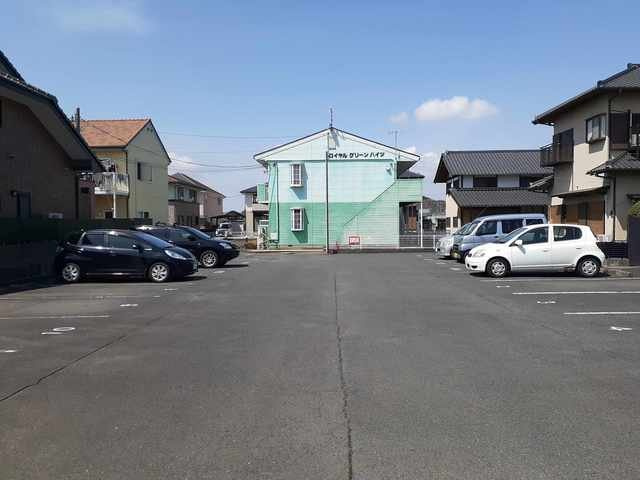 ロイヤルグリーンハイツの駐車場