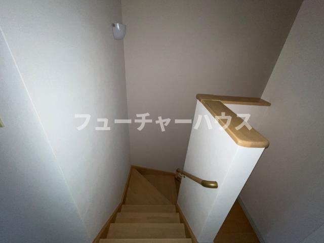 ロイヤルヒルズＡ棟のその他|階段
