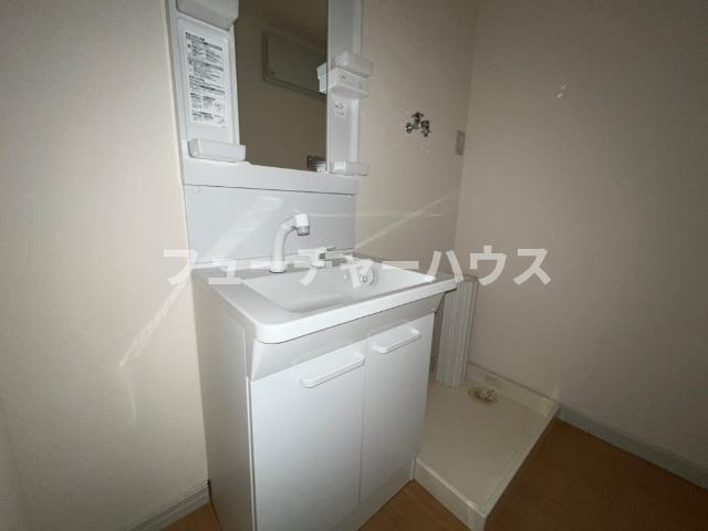 ロイヤルヒルズＡ棟の洗面所|洗髪洗面化粧台