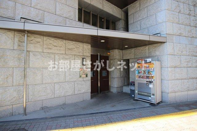 パレステュディオ新宿都庁前のエントランス