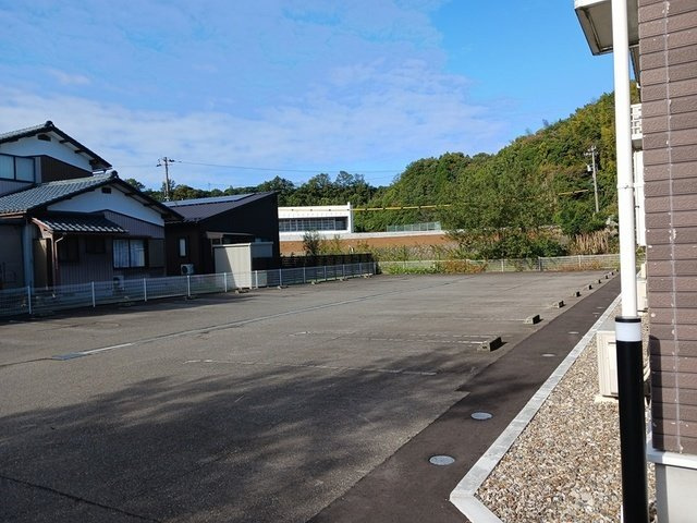 グラン・シャトレーⅢの駐車場