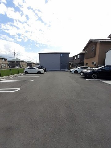 パイン　ビレッジの駐車場