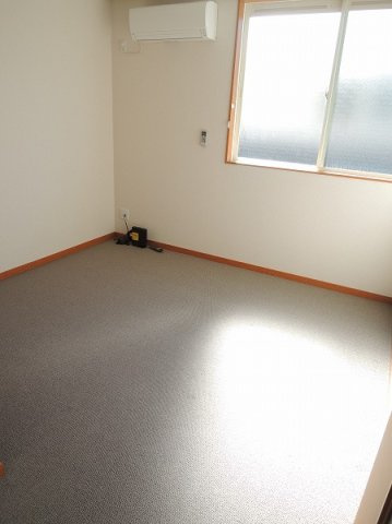 レオパレス南逆井の寝室|エアコンは備え付け