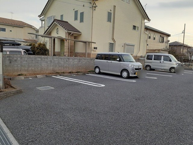 シャン・ド・フルールの駐車場