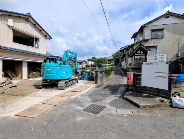 瀬戸市陶栄町売り土地の前面道路含む現地写真