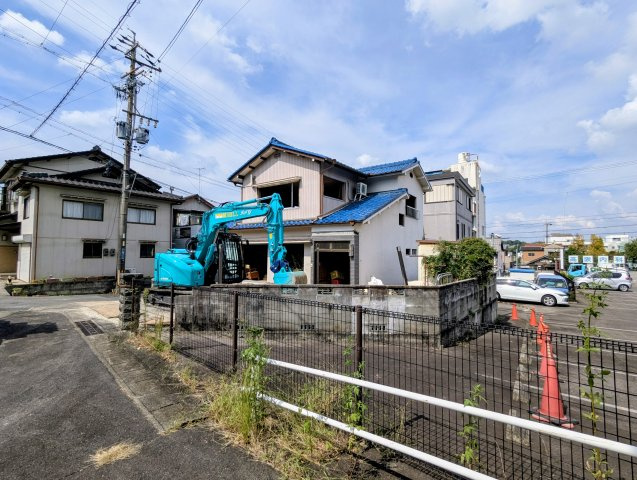 瀬戸市陶栄町売り土地の前面道路含む現地写真