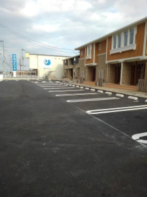カレッジ・ハイツＡの駐車場