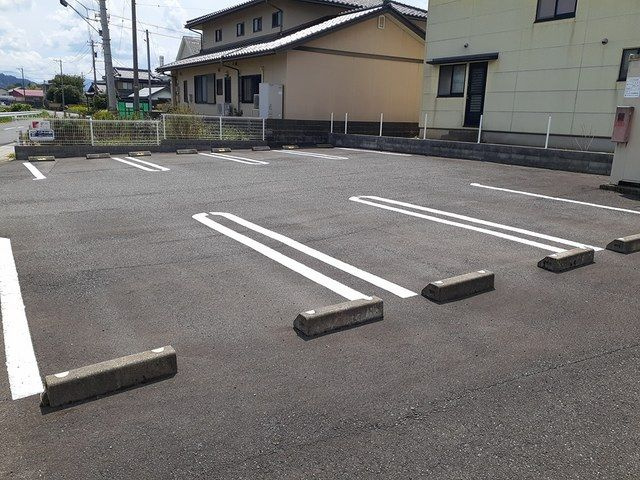 カ－ムリ－ガ－デンの駐車場