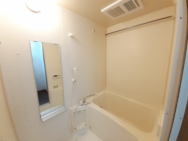草加市新栄１丁目のアパートの浴室